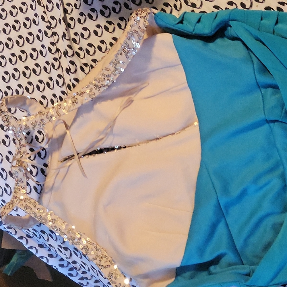 Dress - Picture 4 of 4
